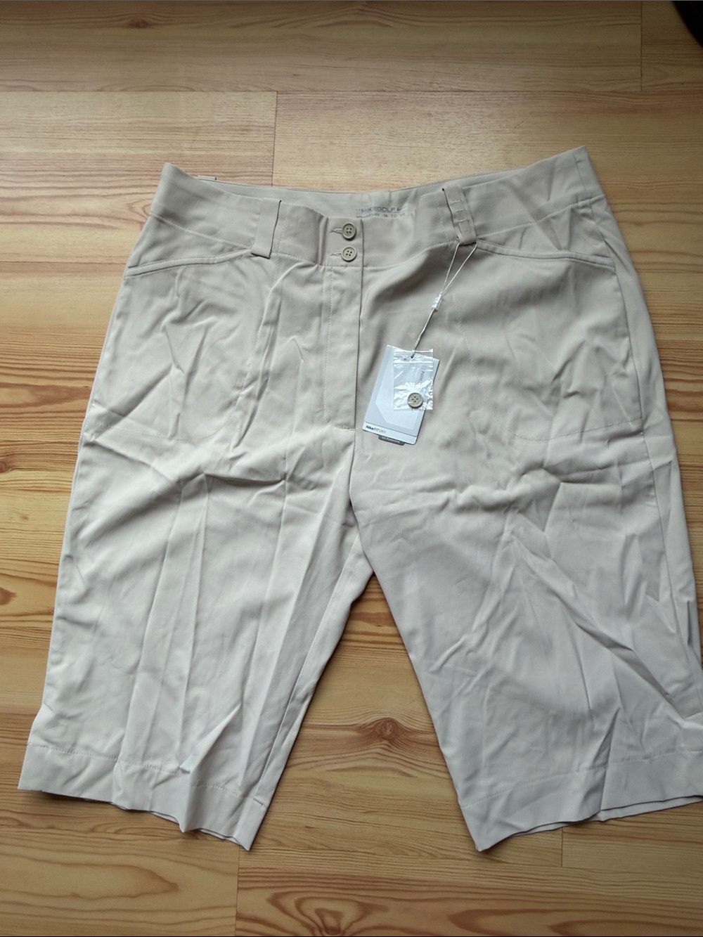 Nike golf Women's Cream Bermuda Shorts size 16 new
